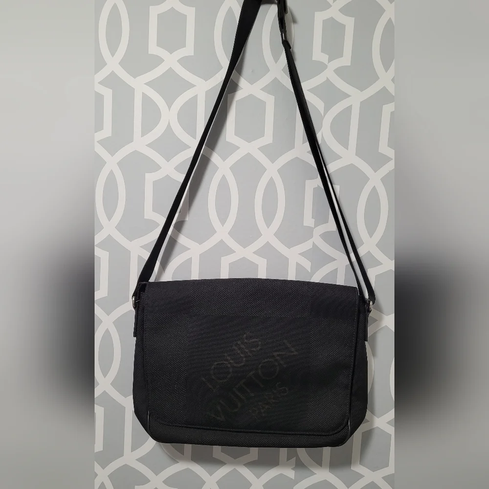 Louis Vuitton Messenger Bag Damier Black